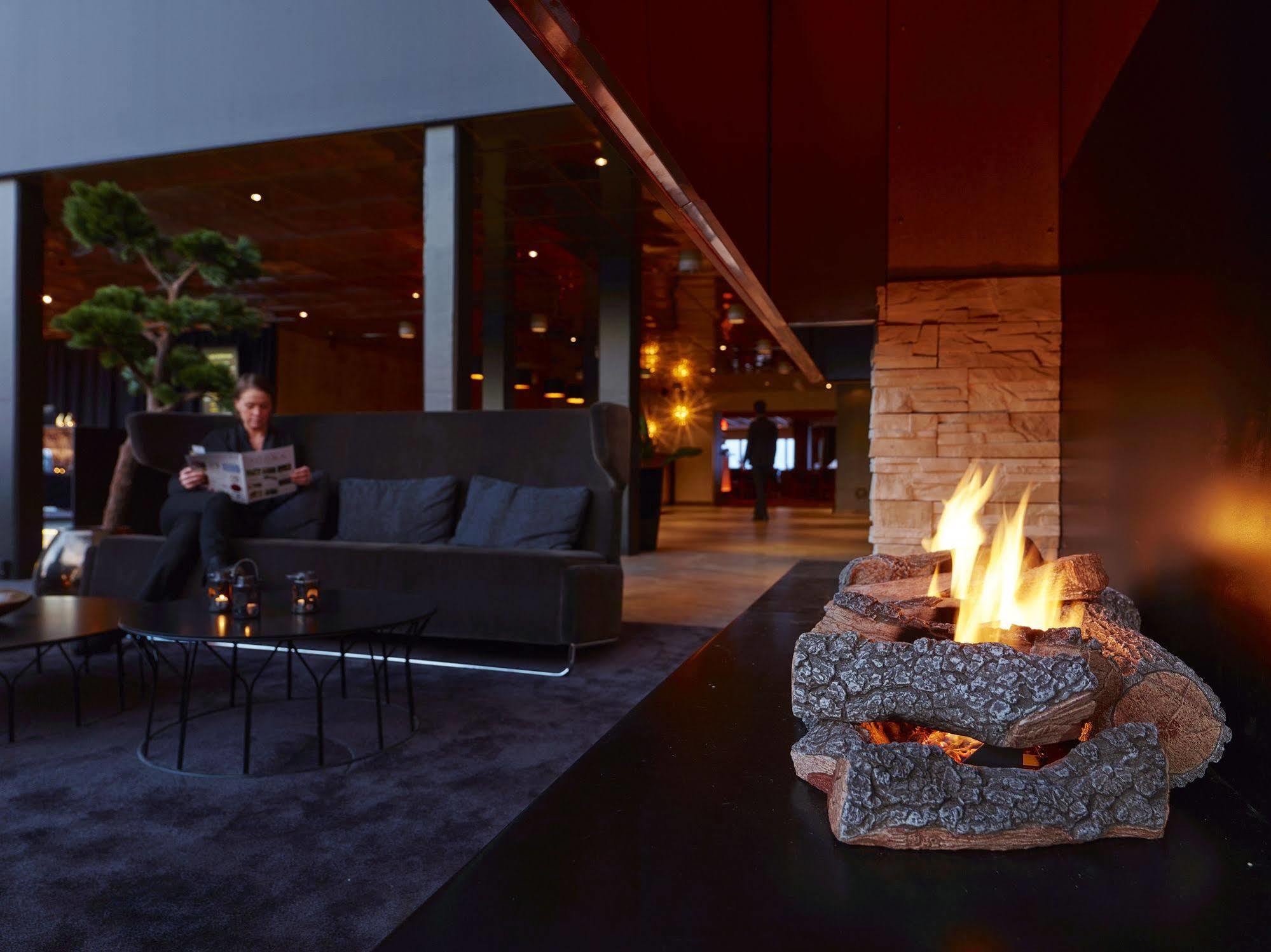 סונדסוואל Hotell Soedra Berget מראה חיצוני תמונה